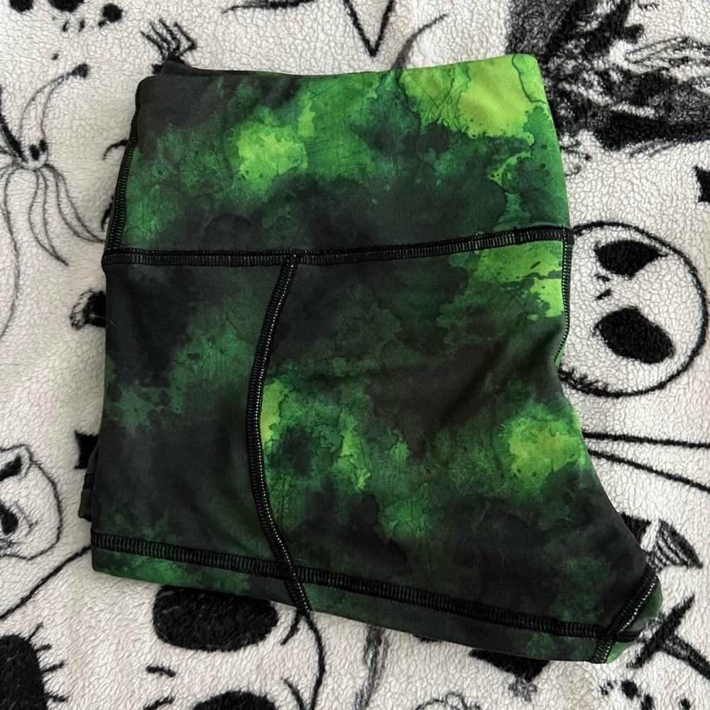 Fleo low rise contour shorts!! Size M.